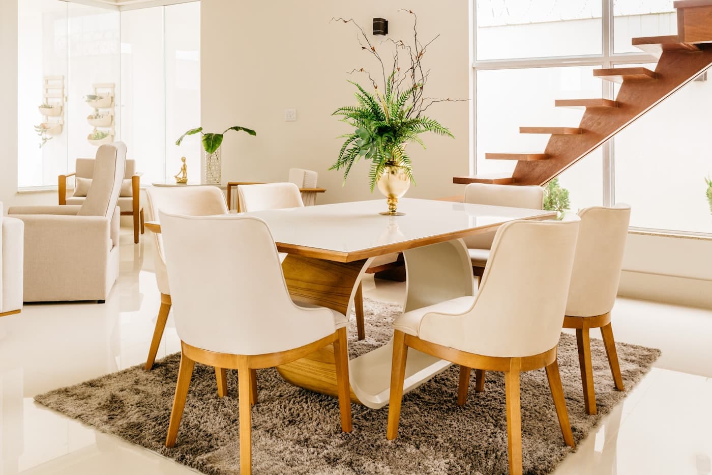 Séjour et salle à manger d'un appartement moderne à Tanger